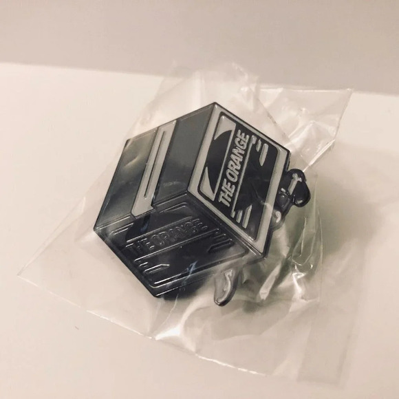 Metal Gear Solid The Orange Box Enamel Metal Pin Double Rubber  Backing - Picture 4 of 8